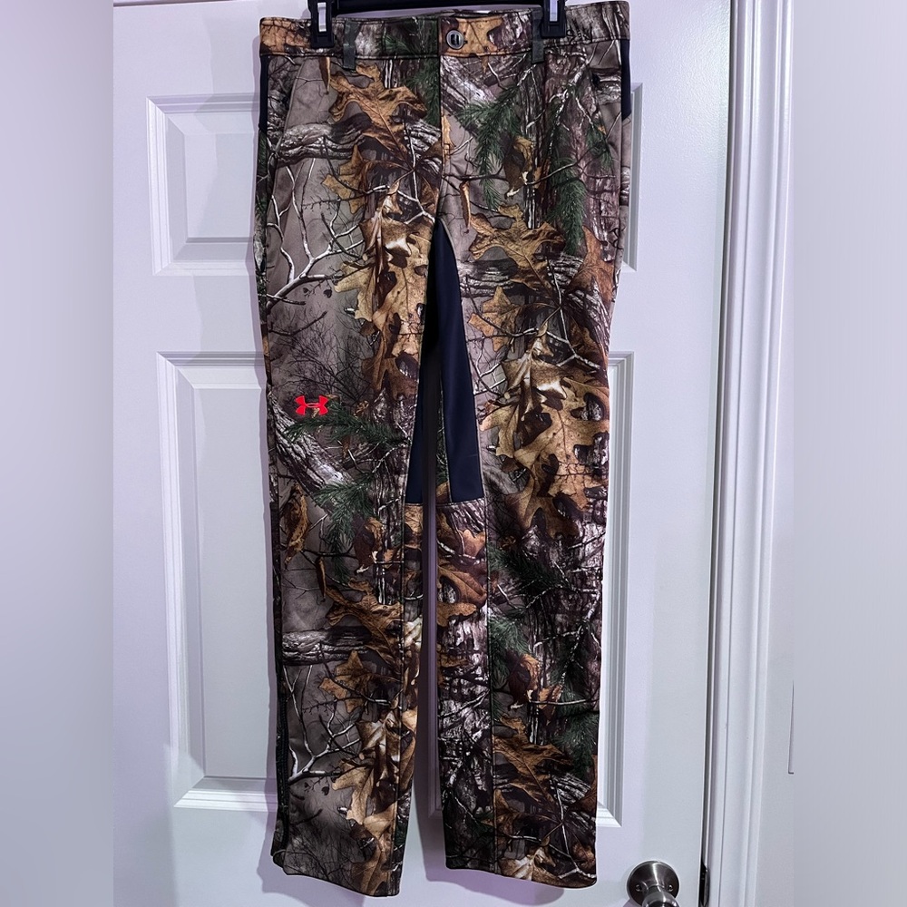 Under Armour Real Tree Camouflage Hunting pants Woman’s size 12